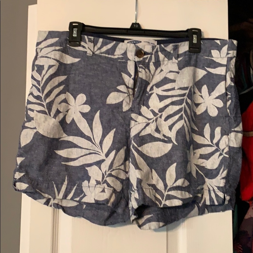 Chambray shorts with white floral design